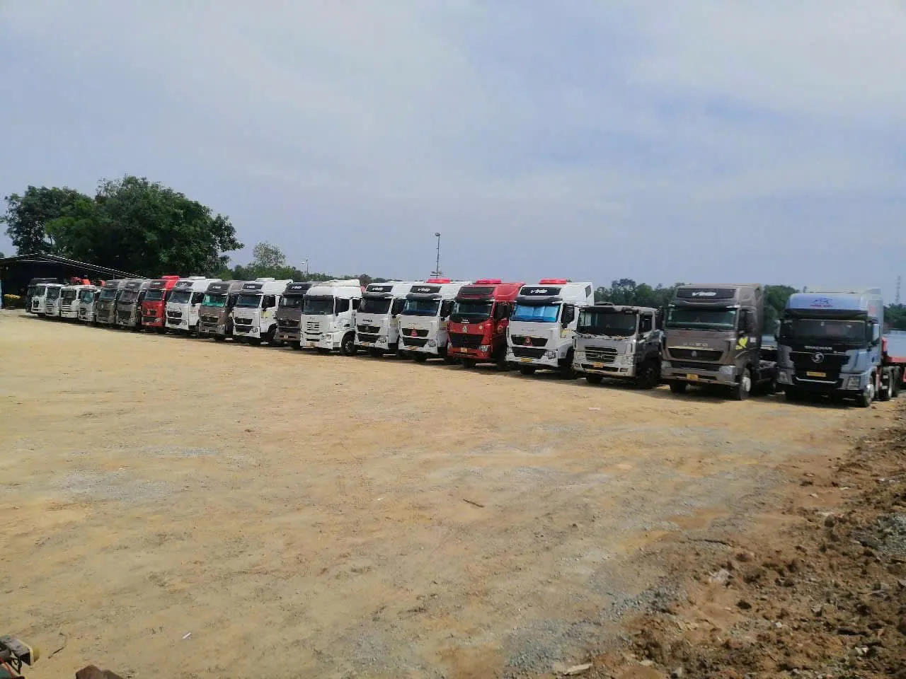 Toàn cảnh bãi xe Vận Tải Tuấn Kiệt