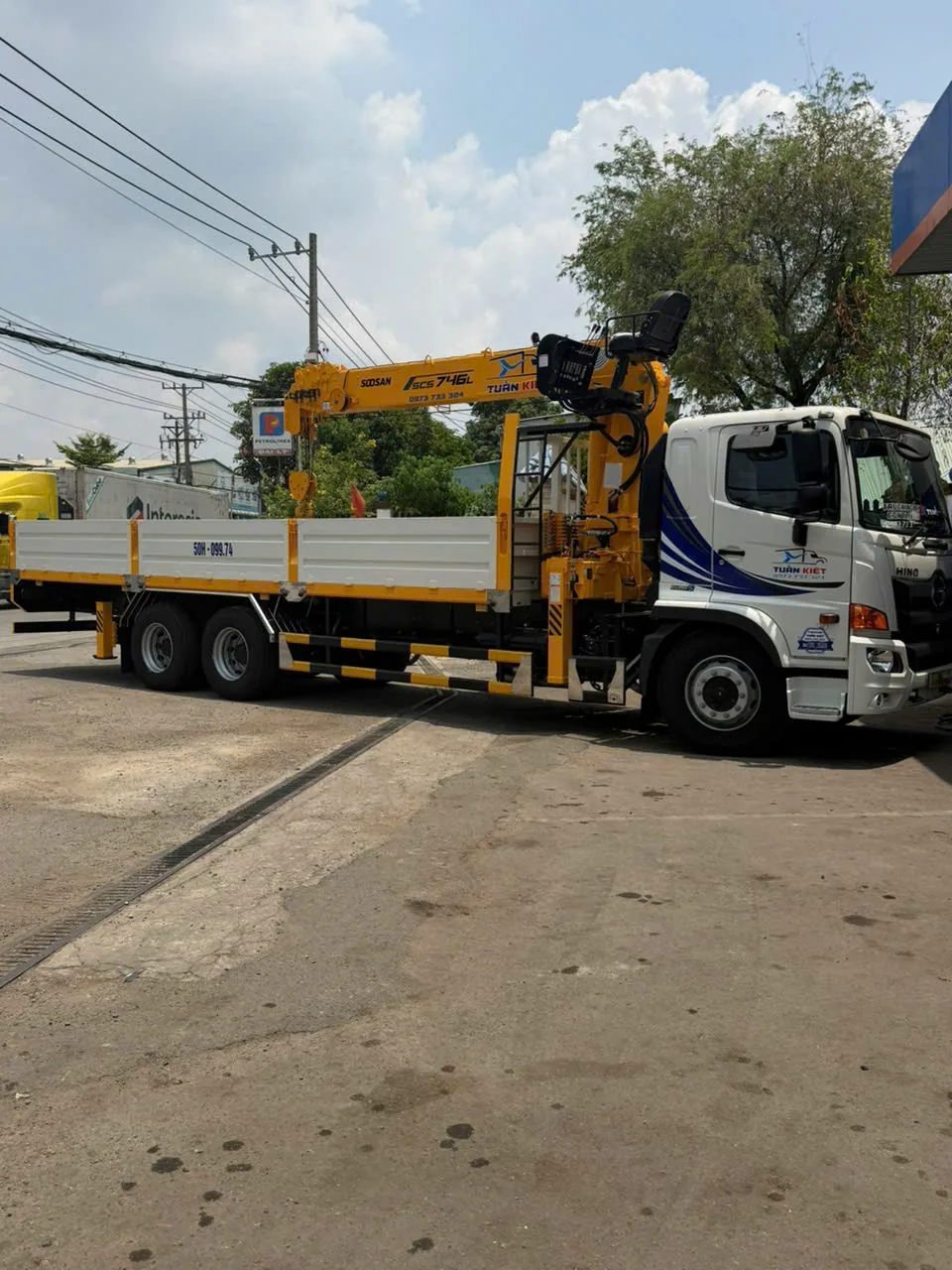 Xe cẩu tự hành nâng hạ hàng nặng Tuấn Kiệt
