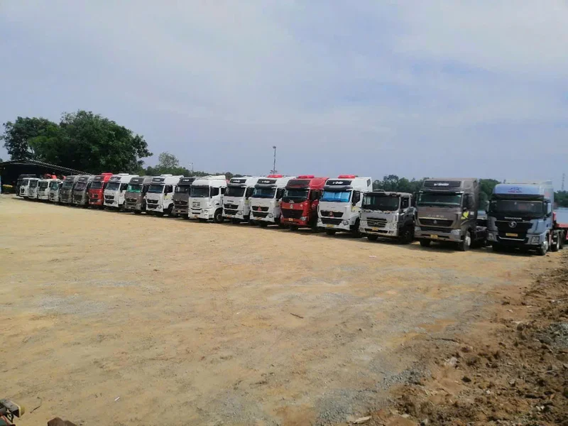 Xe đầu kéo móc sàn vận tải hàng nặng Tuấn Kiệt