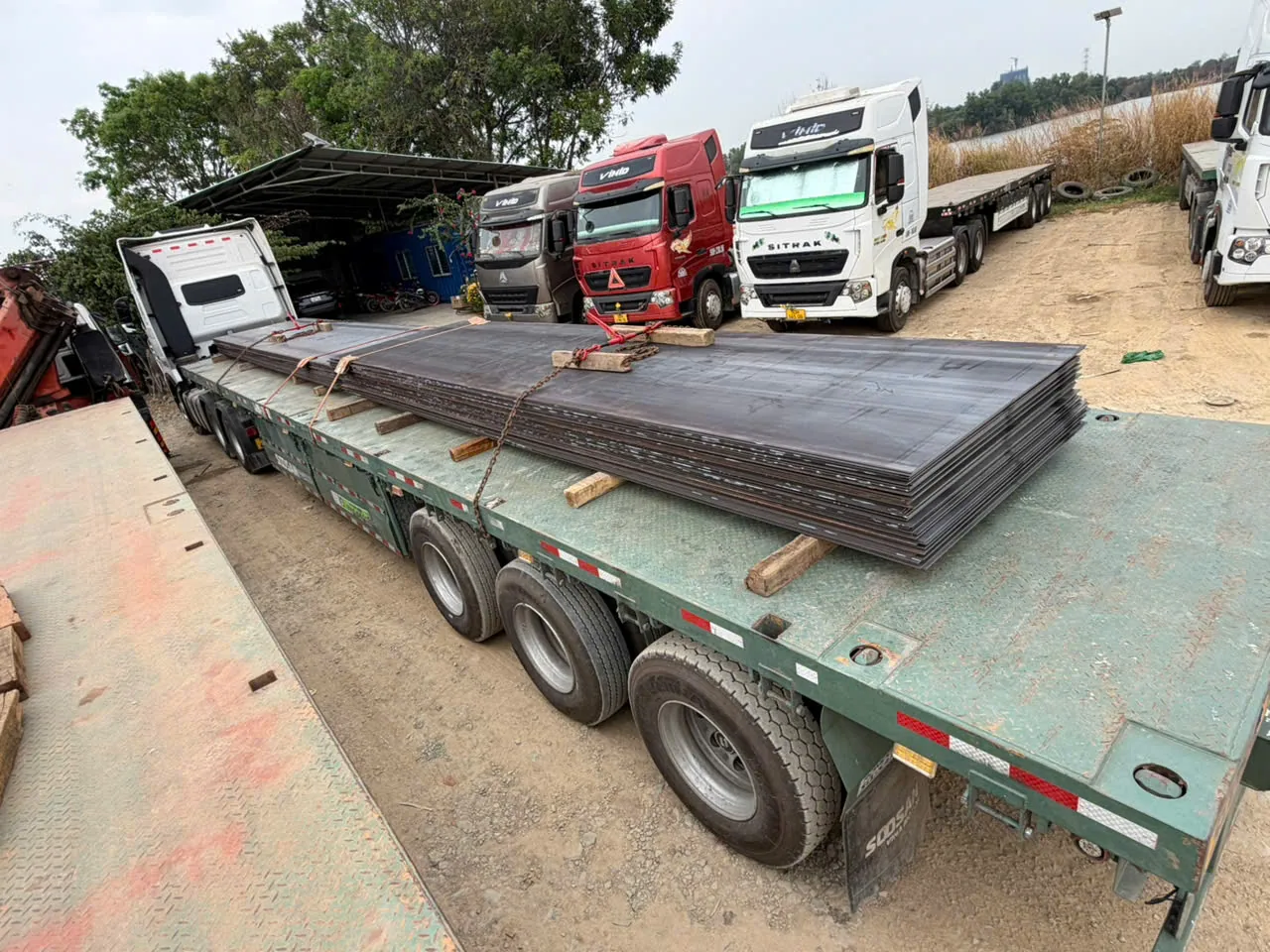 Đội xe đầu kéo Tuấn Kiệt chuẩn bị xuất phát