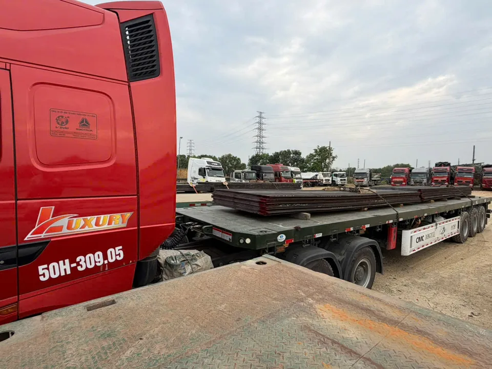 Vận tải dầm thép kết cấu thép hàng công trình Tuấn Kiệt