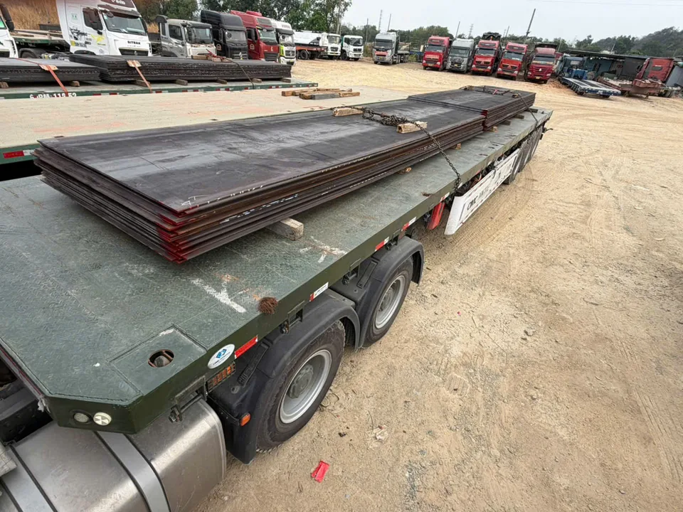 Xe đầu kéo chở thép tấm Tuấn Kiệt